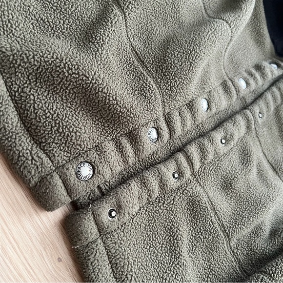 The North Face Gemma Fleece Women's Jacket in Olive and Black - Picture 5 of 7